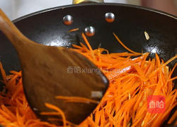 胡萝卜炒香芹的做法图解4