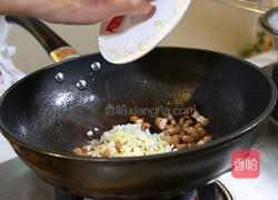 家常肉丁炒茄子的做法图解4