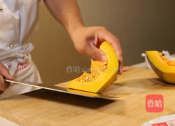 南瓜炒百合的做法图解1