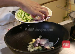 洋葱黄瓜炒鸡蛋的做法图解6