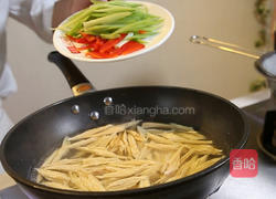 芹菜拌腐竹的做法图解4