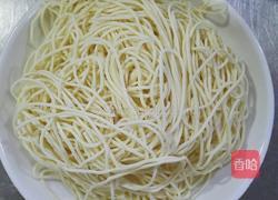 鲜椒牛肉面的做法图解2