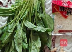 花生芝麻炒菠菜的做法图解1