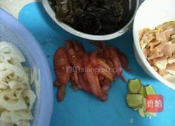 木耳莲藕炒肉的做法图解1