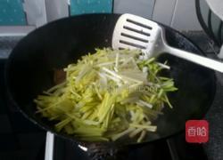 肉片炒蒜黄的做法图解4