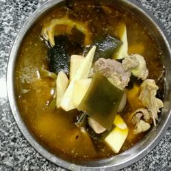 竹笋海带炖鸭的做法[图]