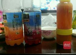 混合果汁的做法图解1