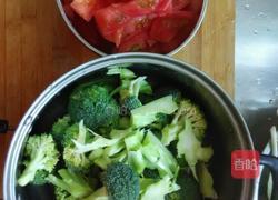 西红柿炒西兰花的做法图解2