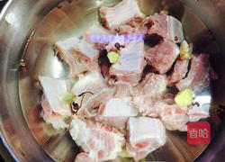 胡萝卜香菇土豆排骨汤的做法图解3