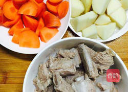 胡萝卜香菇土豆排骨汤的做法图解4