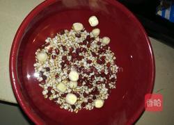 薏米红豆莲子粥的做法图解2