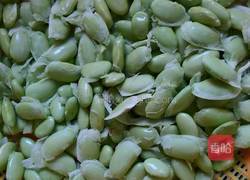 毛豆炒鸡腿肉的做法图解2