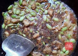 毛豆炒鸡腿肉的做法图解5