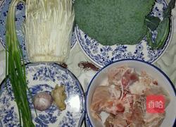 西兰花金针菇蒸排骨的做法图解1