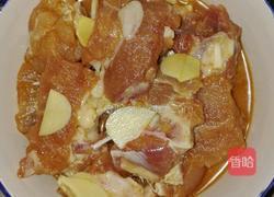 西兰花金针菇蒸排骨的做法图解2