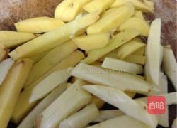 炸土豆条的做法图解2