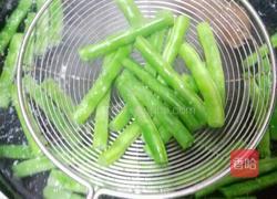 四季豆炒腊肉的做法图解3