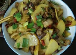 五花肉土豆片