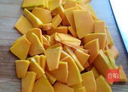 南瓜小米红枣粥的做法图解2