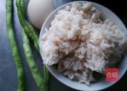 豆角鸡蛋炒饭的做法图解1