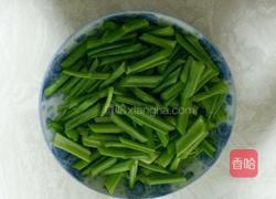 芹菜炒虾仁的做法图解2