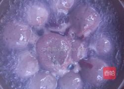 黑糯米芝麻馅汤圆煮紫薯甜酒鸡蛋的做法图解4