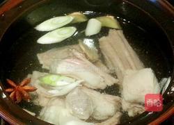 胡萝卜羊排汤的做法图解2