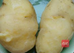 香煎三文鱼薯饼的做法图解3