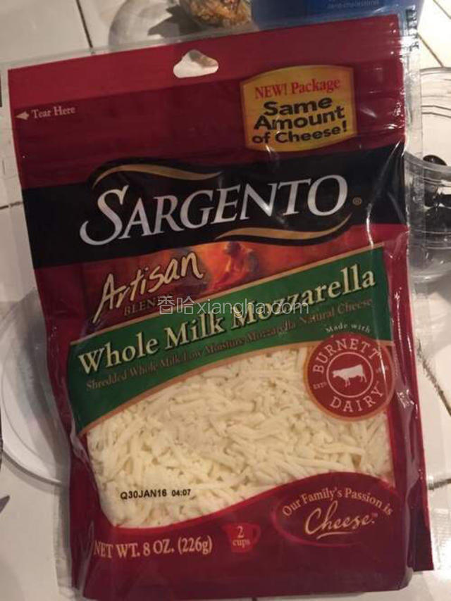 准备好的牛奶干条状cheese