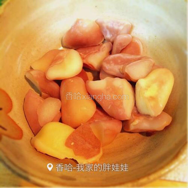 剥好了菱角备用