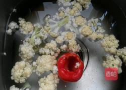小炒菜花的做法图解2