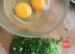 香葱煎蛋的做法图解1