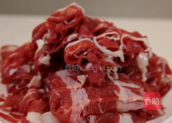 金针菇汆肥牛的做法图解2