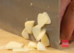 白菜炒鲜蘑的做法图解3