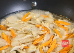 白菜炒鲜蘑的做法图解4