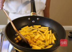 蛋黄焗南瓜的做法图解3