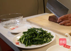 韭菜炒鸭血的做法图解1