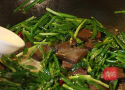 韭菜炒鸭血的做法图解8