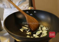 西兰花炒虾仁的做法图解7