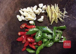 木耳炒肉的做法图解2
