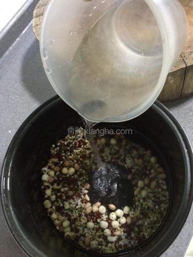 加入大约1500毫升清水。