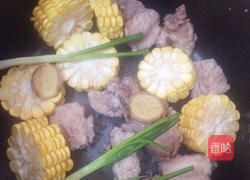 香甜玉米排骨汤的做法图解3