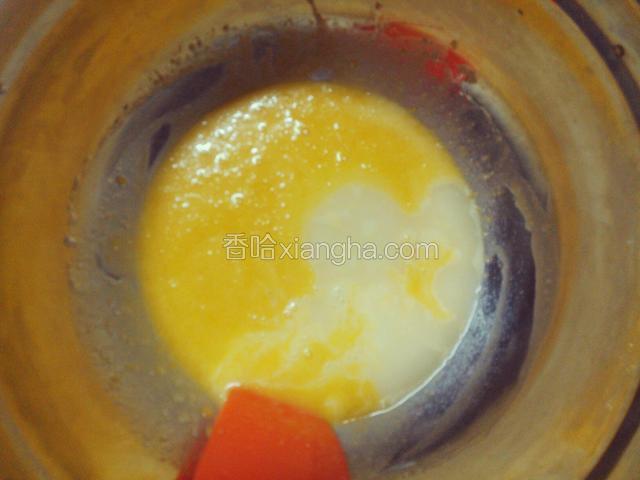 加入40g水(牛奶)用打圈方式搅拌均匀