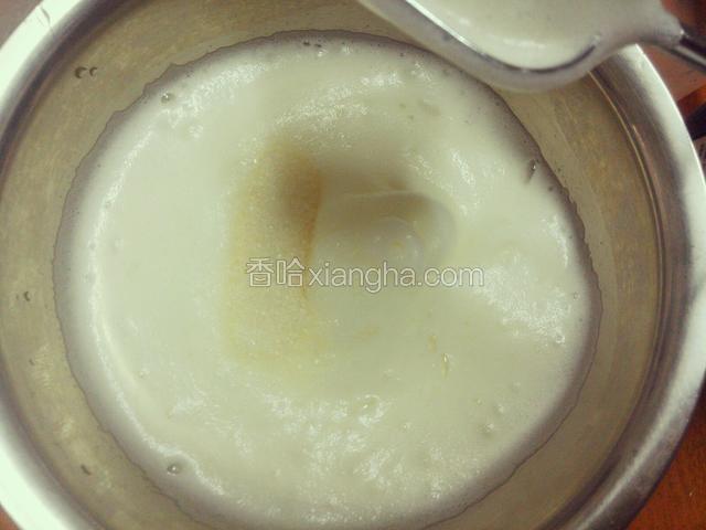 第二次加入细砂糖高速打发