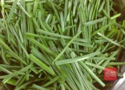 鲜鱿炒韭苔的做法图解1