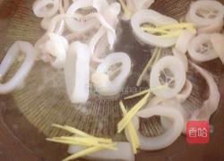 鲜鱿炒韭苔的做法图解5