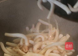 韭菜炒鱿鱼的做法图解3