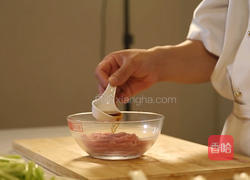 芹菜炒肉丝的做法图解3