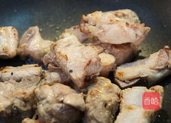 玉米胡萝卜排骨汤的做法图解5