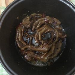 电饭煲酱香鸭脚的做法[图]